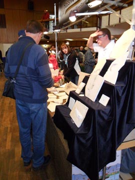 Messestand FossNet Fossilien